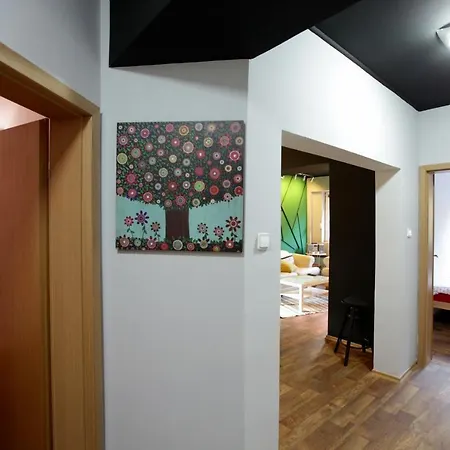 Apartment Green In Bohemian Debar Maalo